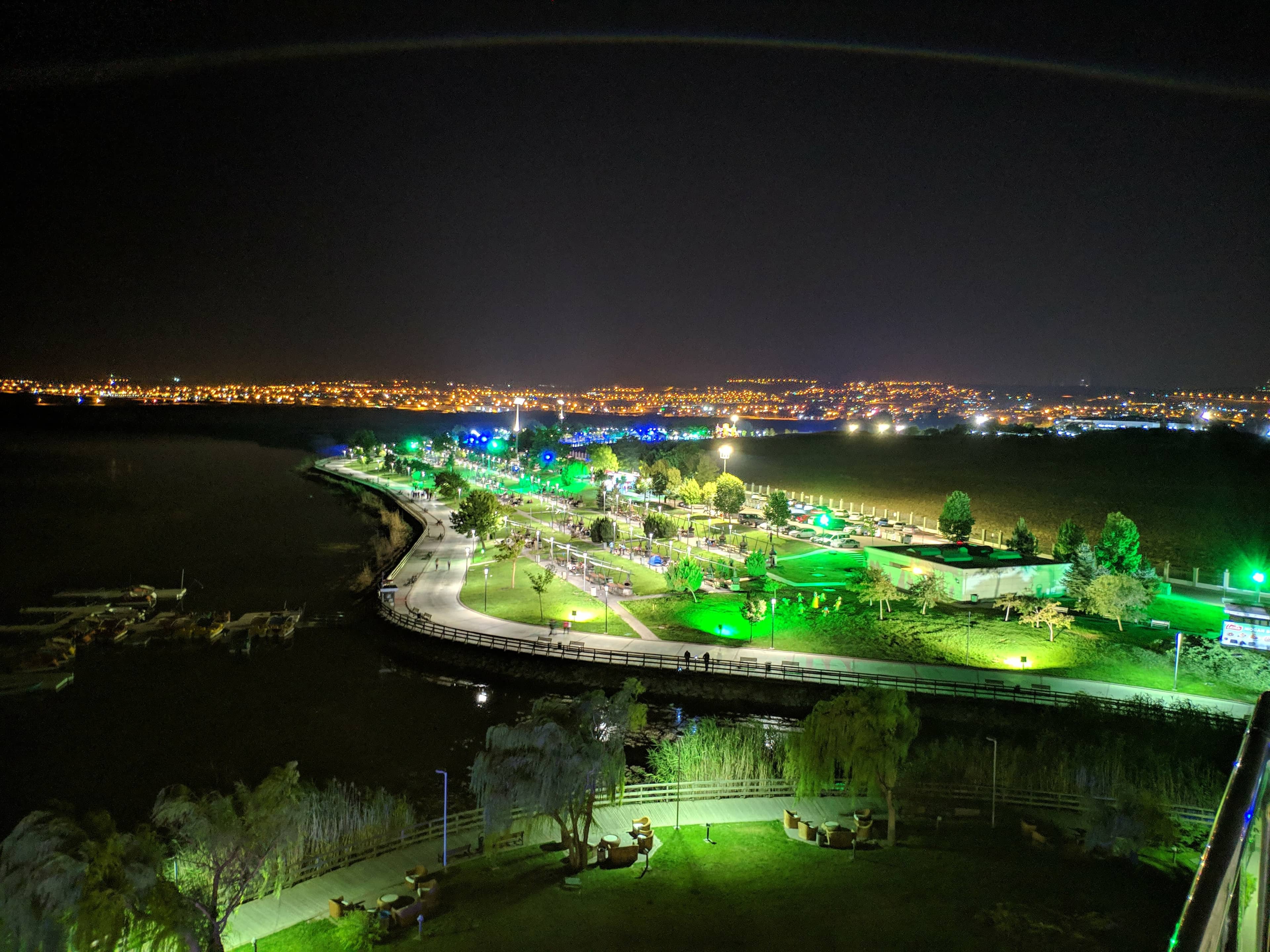 Lakeside Picnics & BBQs