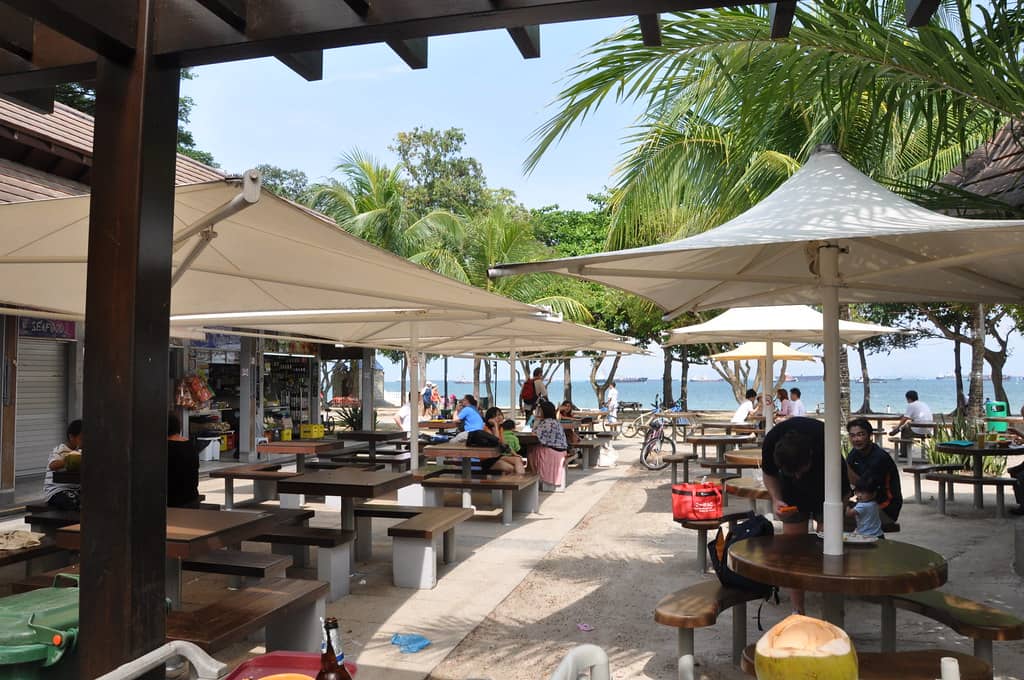 Scenic Waterfront Dining