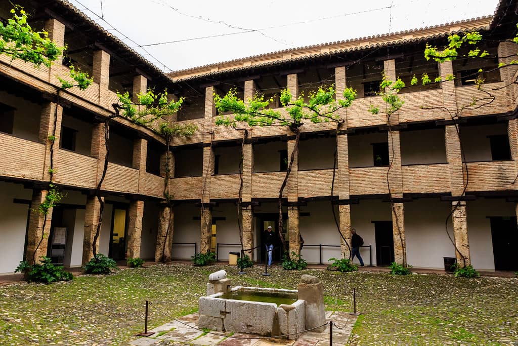 Historical Alhóndiga