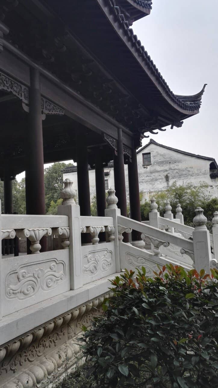 Local Crafts and Snacks