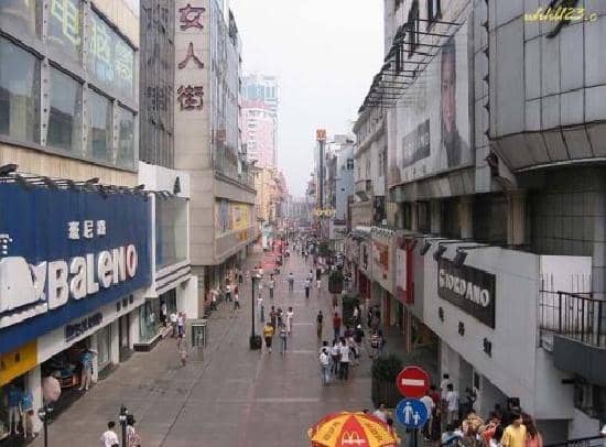 Giant 3D LED Screens