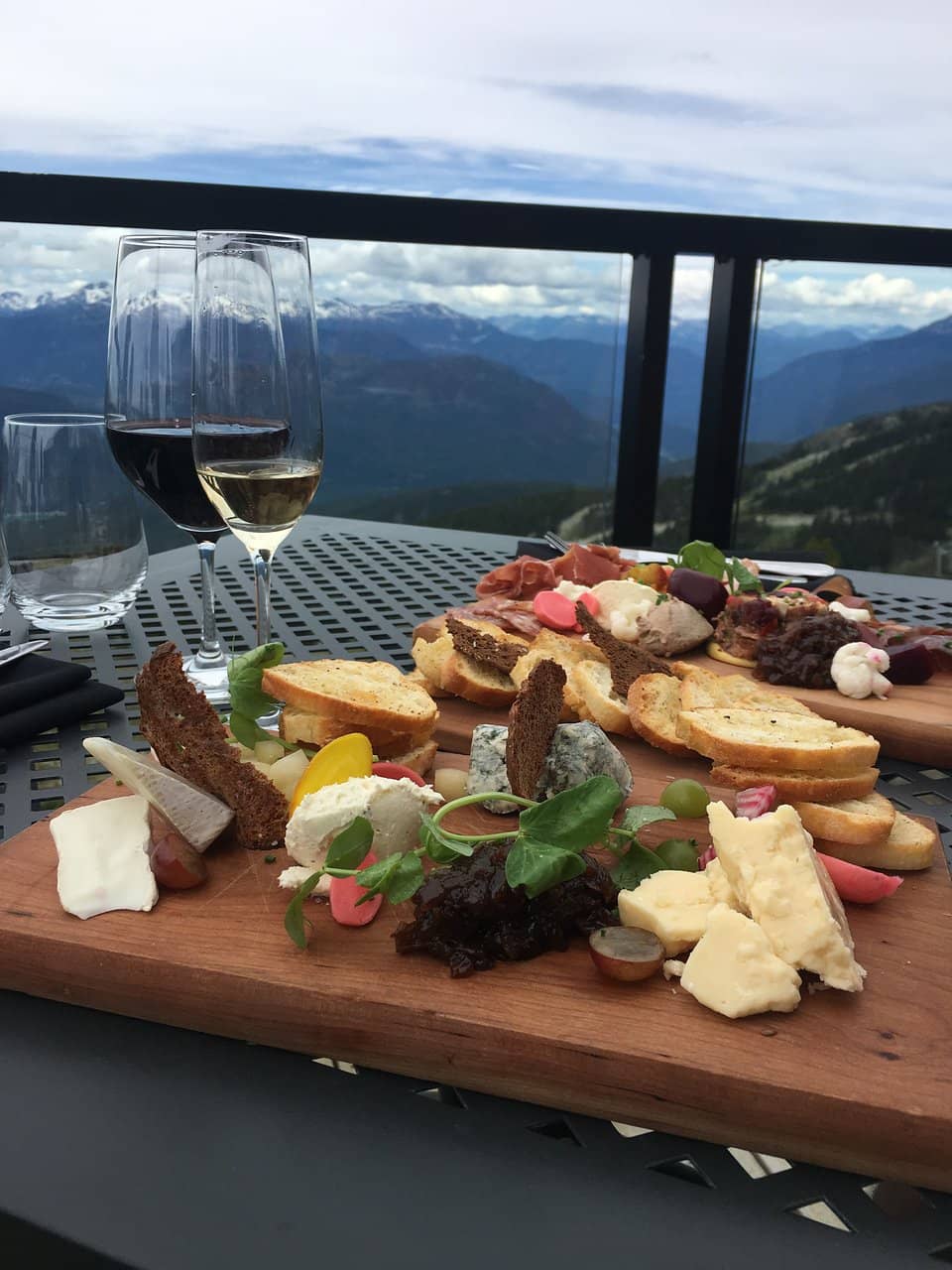 Gondola-Accessible Fine Dining