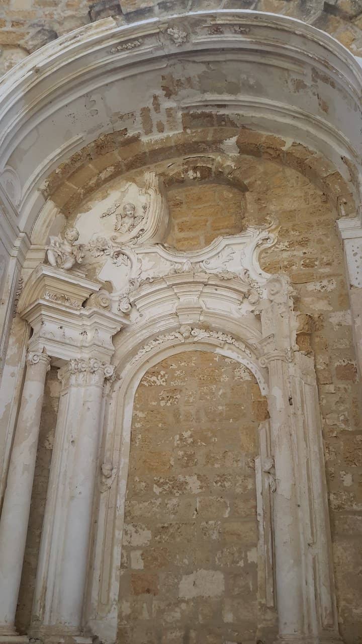 Oval Floorplan Remnants