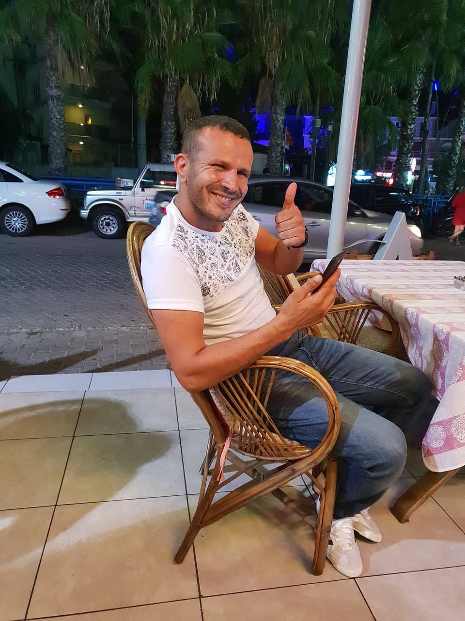 Cozy Atmosphere & Sports Viewing