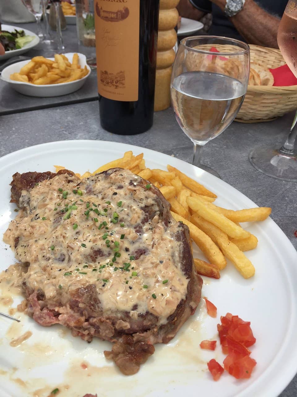 Scenic and Variable Holes