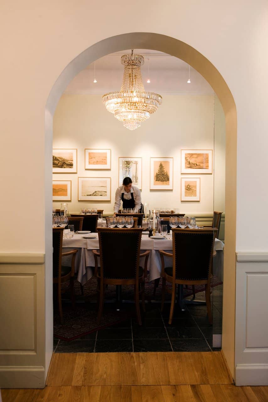 Elegant Seafood Dining