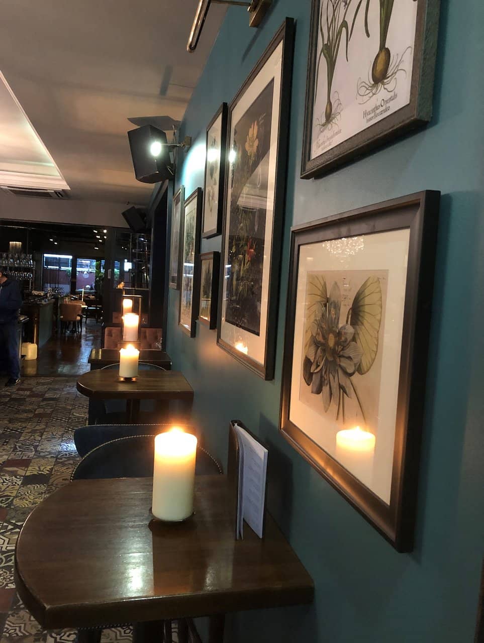 Stylish & Lively Atmosphere