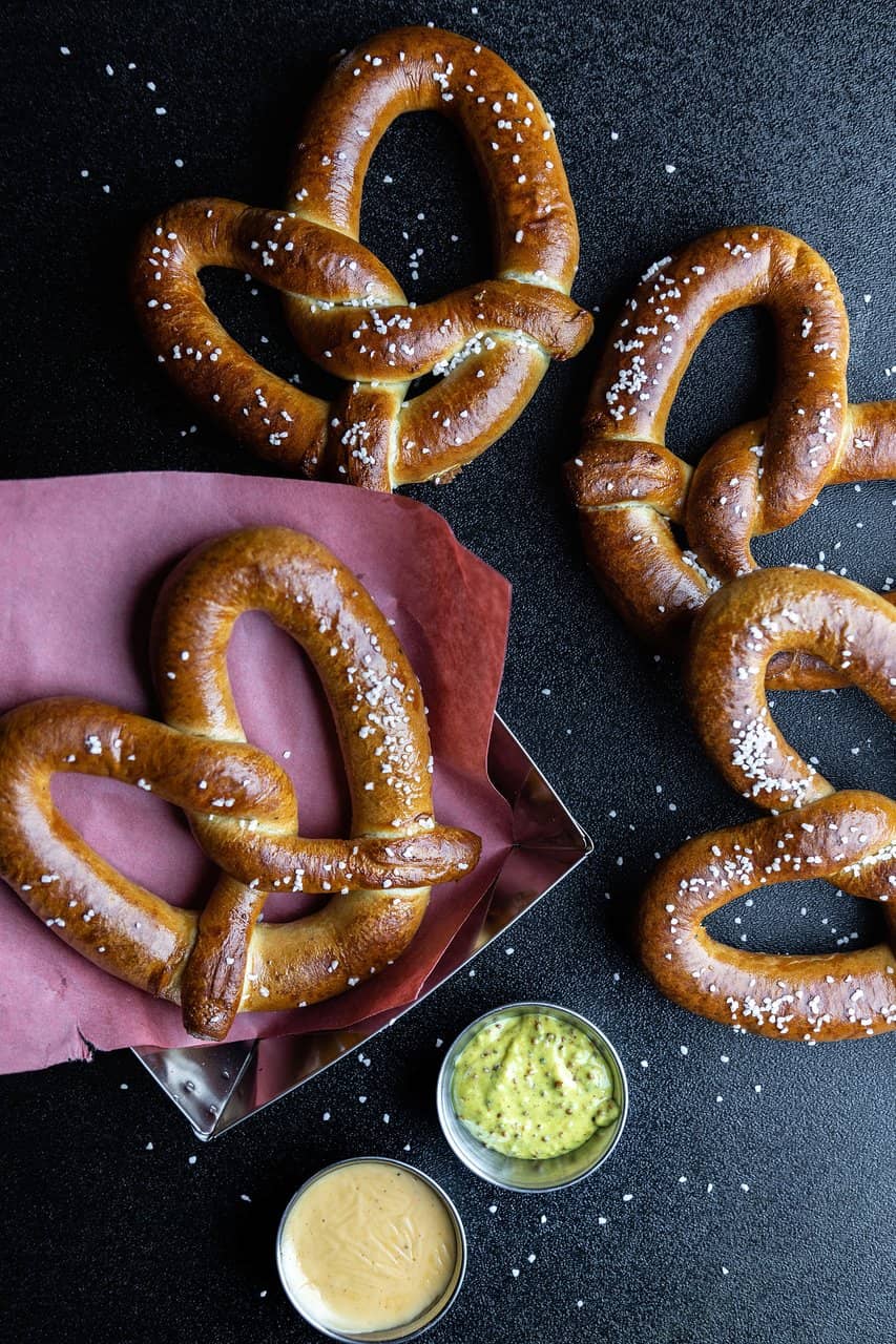 Live Entertainment & Dining