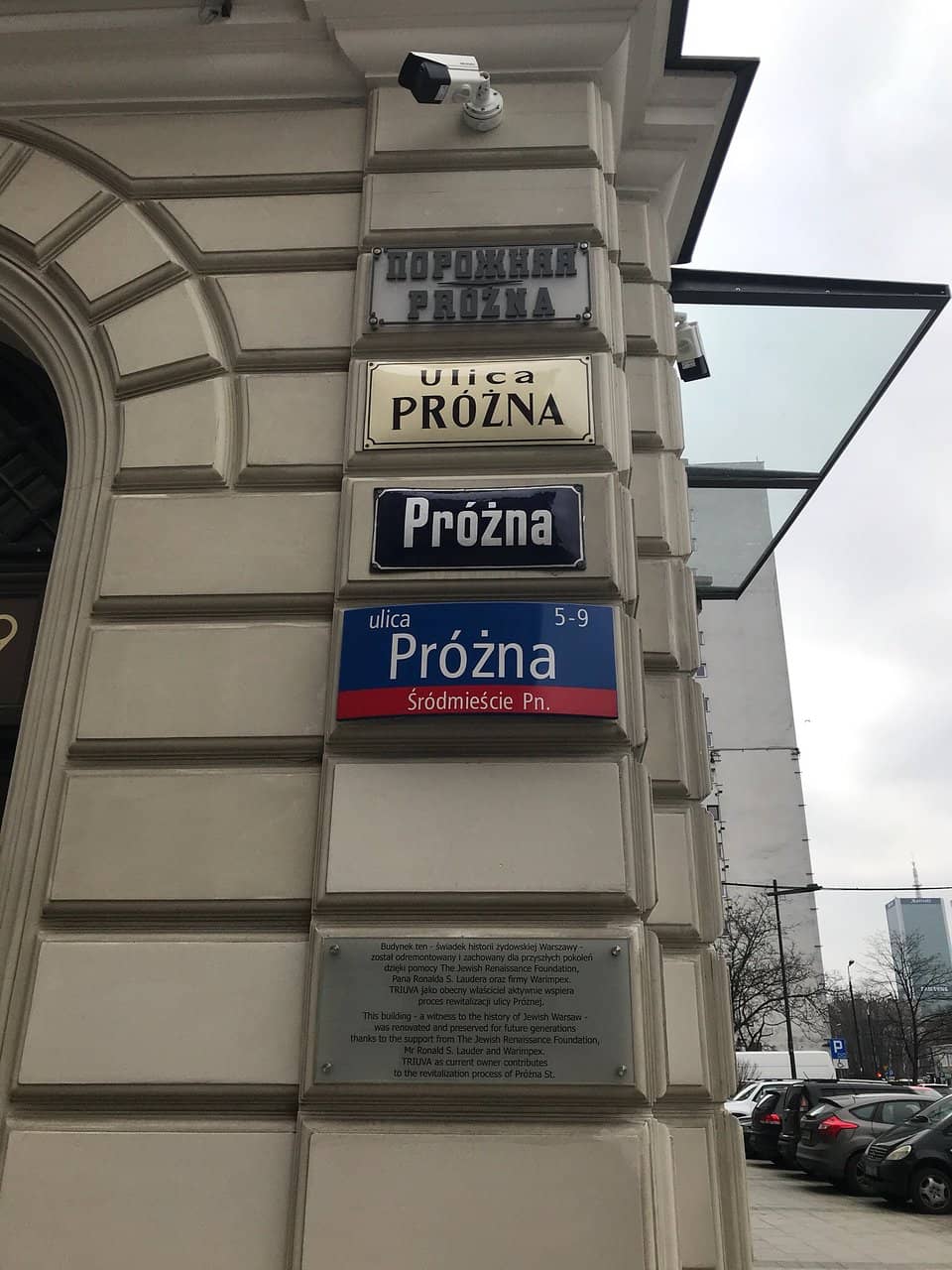 Cosmopolitan Twarda 4 Views