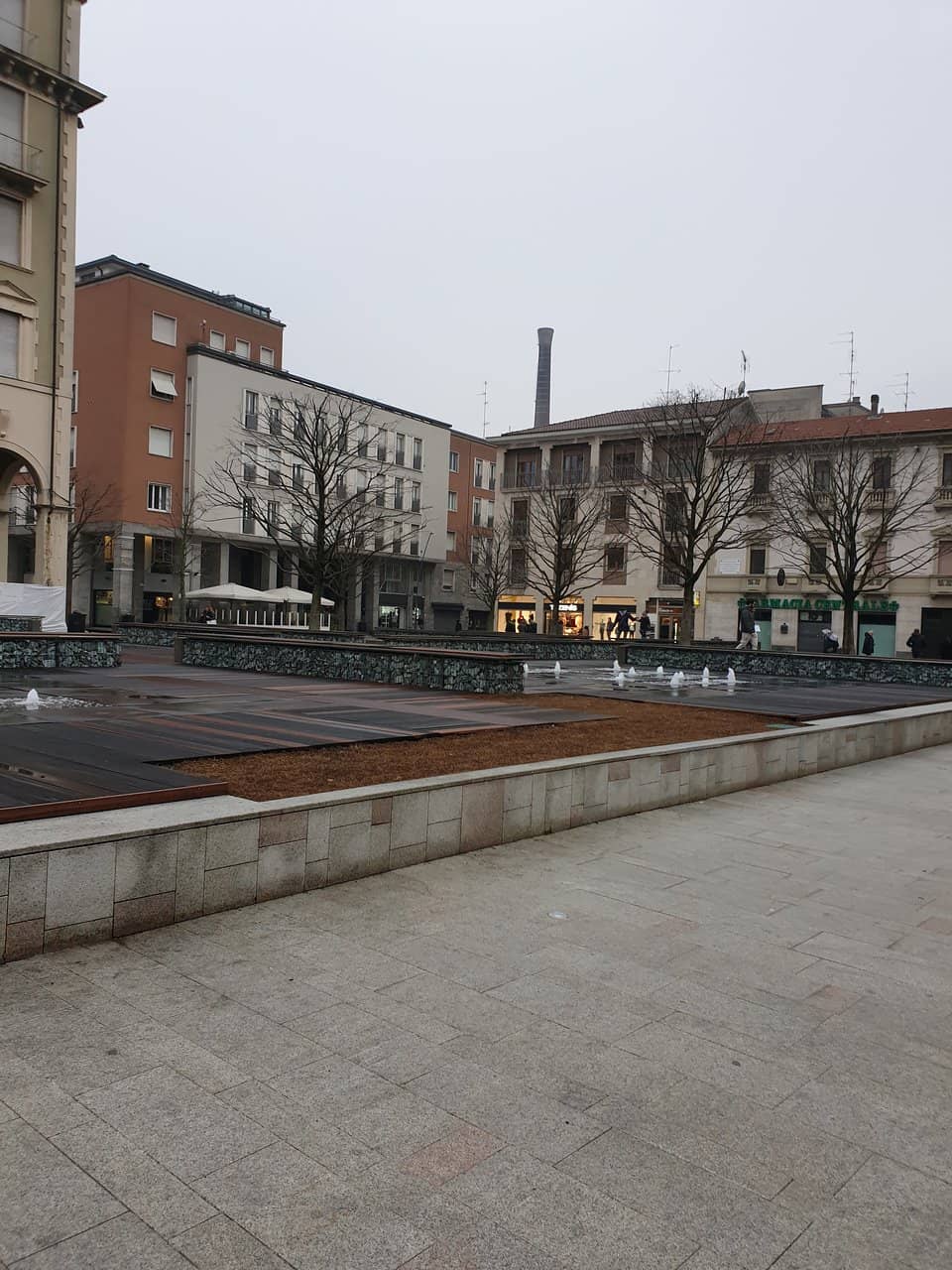 Surrounding Porticoes