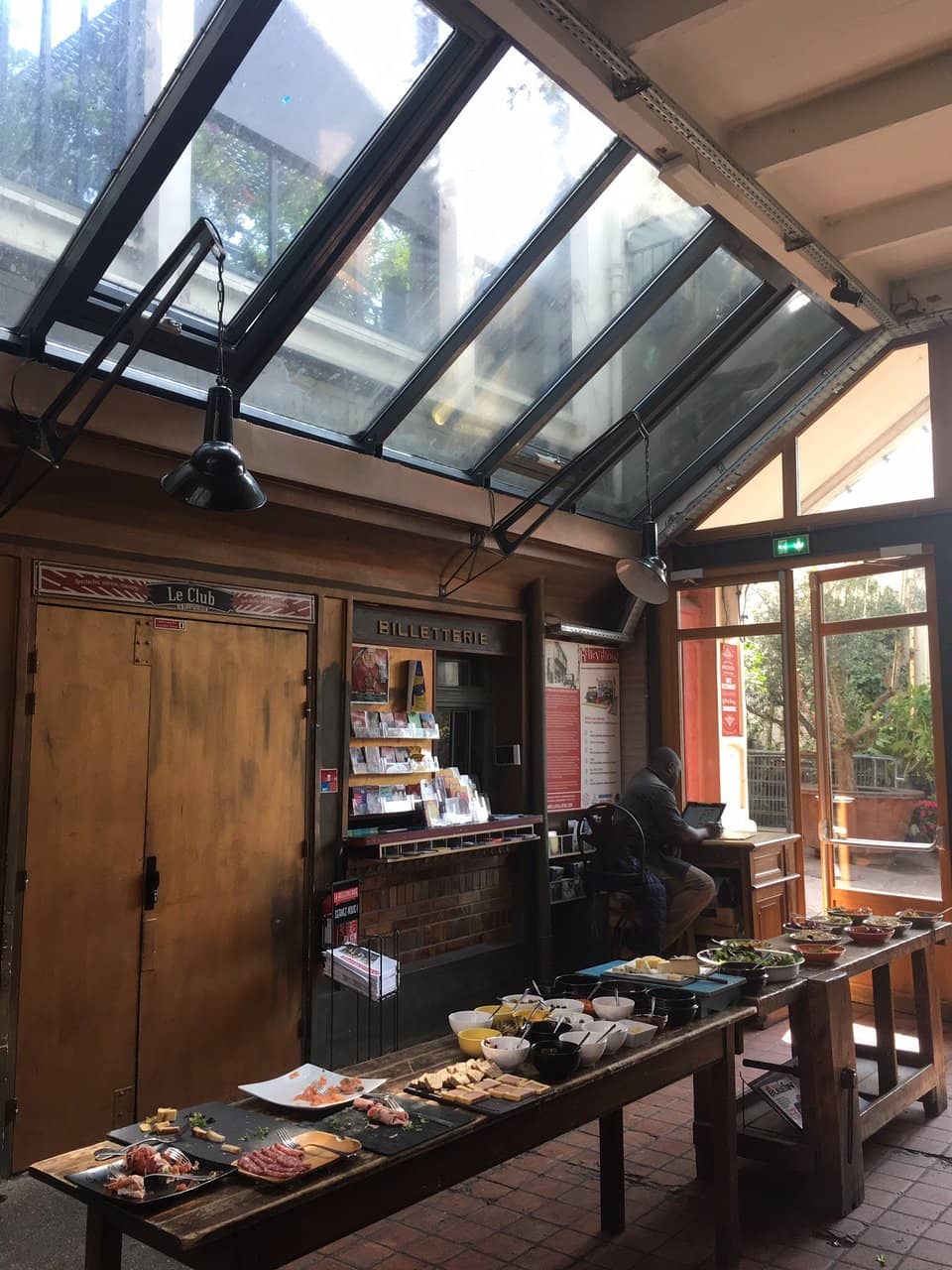 Live Music & DJ Nights