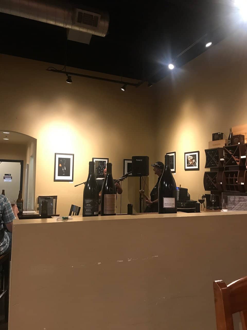 Diverse Shopping & Dining