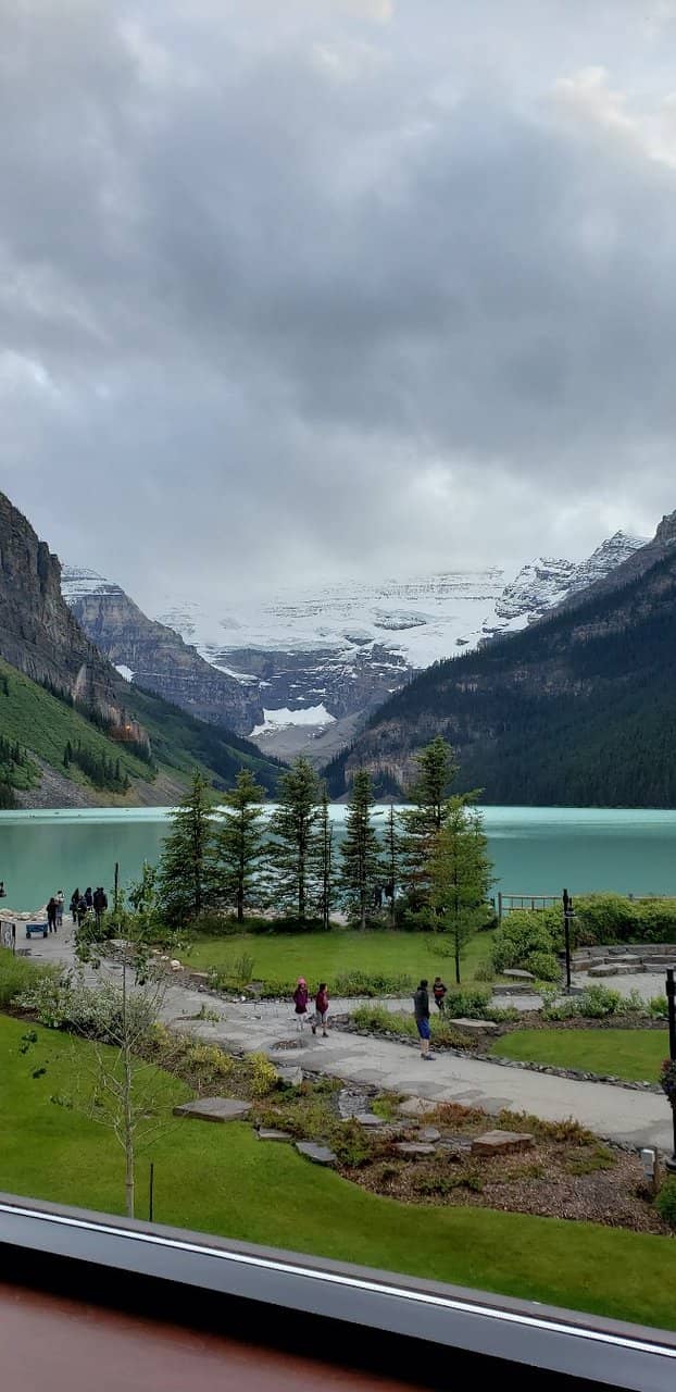 Alpine Ambiance with Lake Views