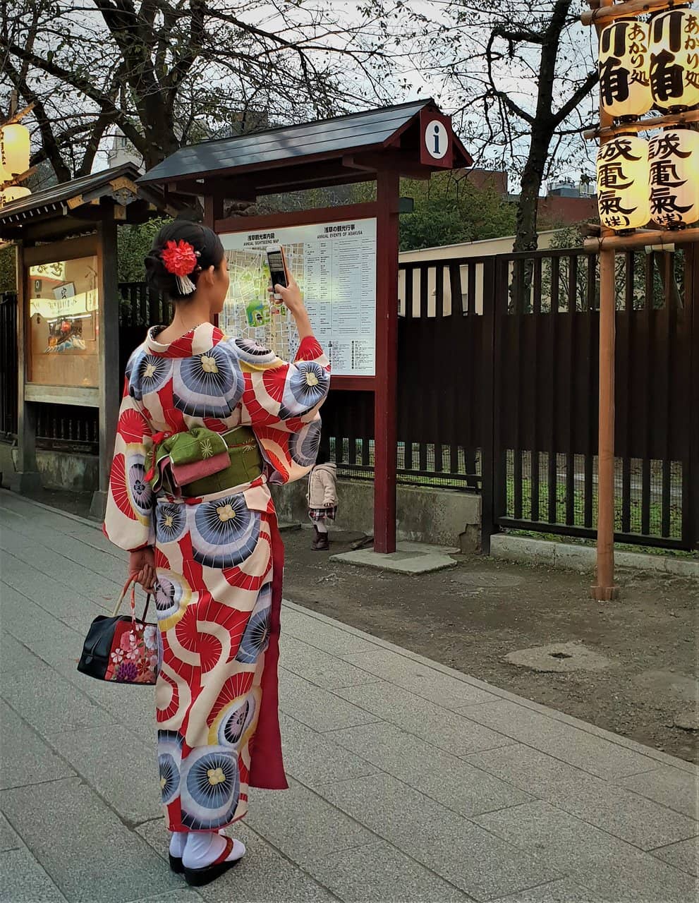 Nakamise-dori Shopping Street