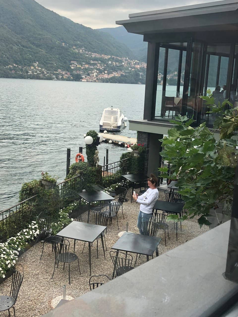 Elegant Lakeside Dining