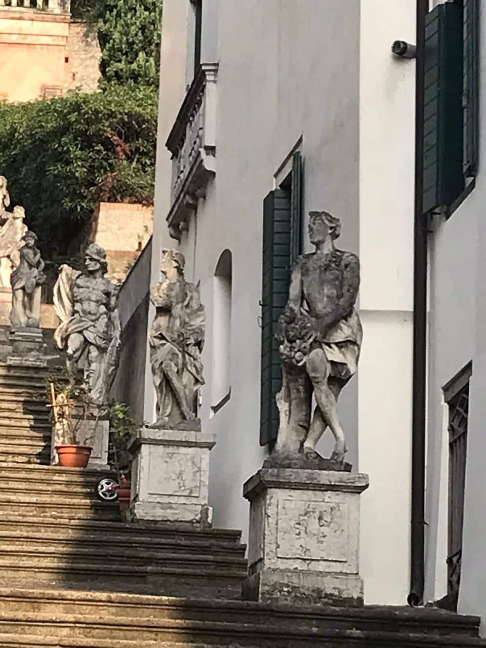 Villa Gate