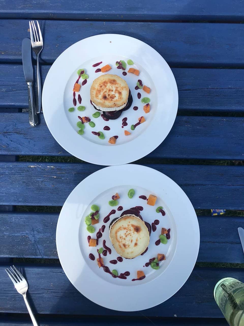 Grilled goats cheese en croute