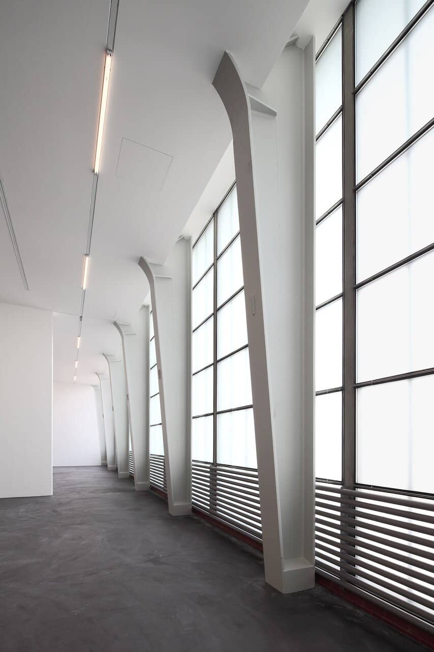 Klara Lidén: Over out und above