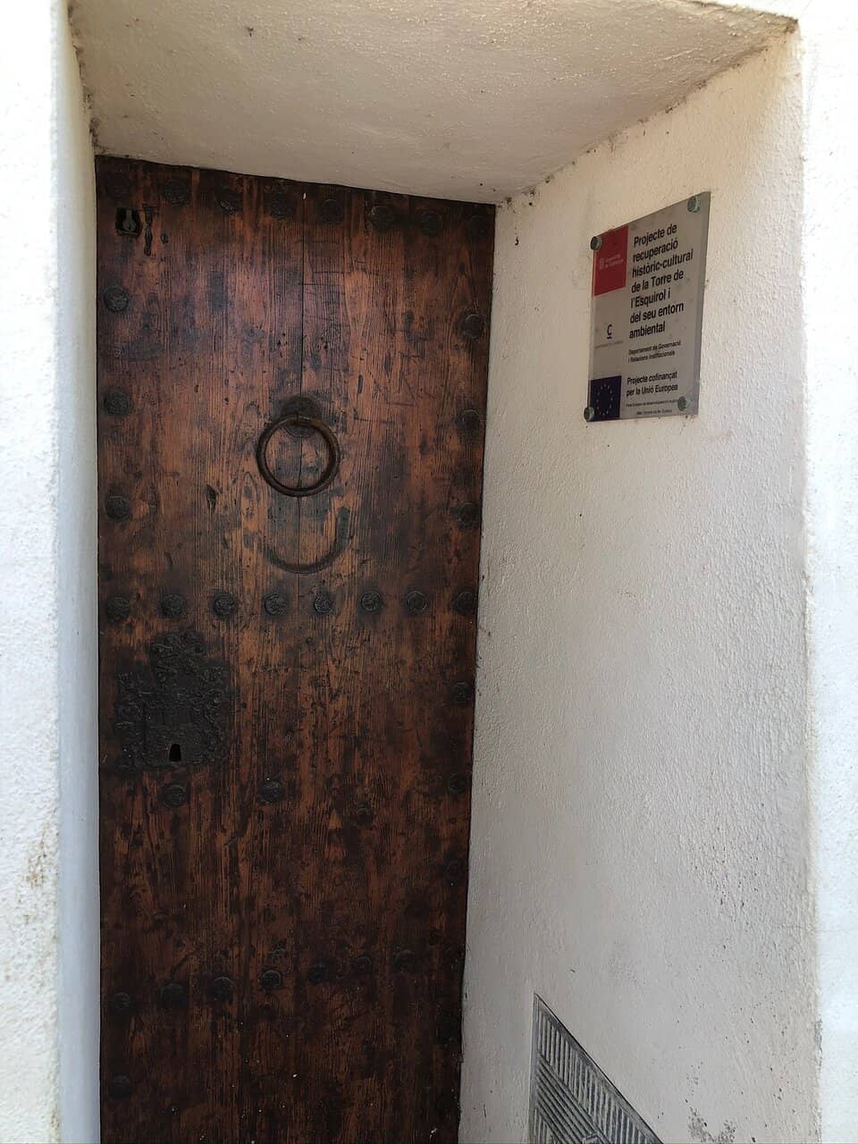 Picturesque Seafront Location