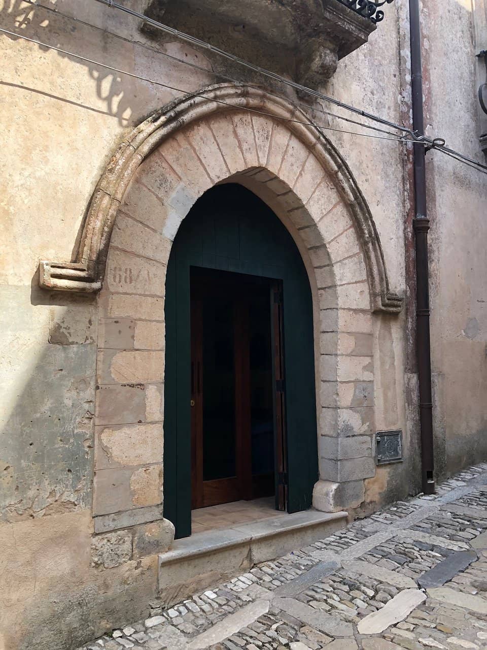 Live Concerts & Performances