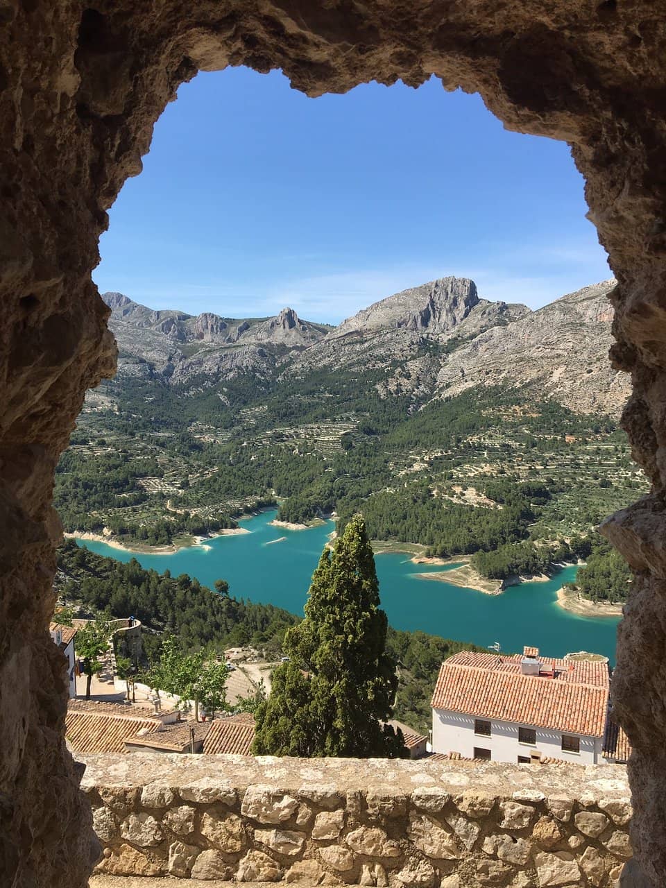Embalse de Guadalest (Guadalest Reservoir)
