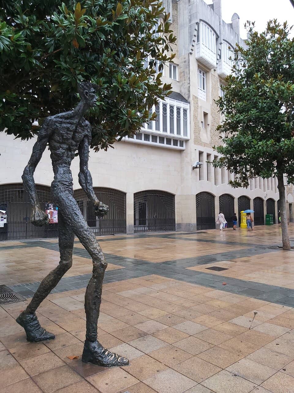 El Caminante Sculpture