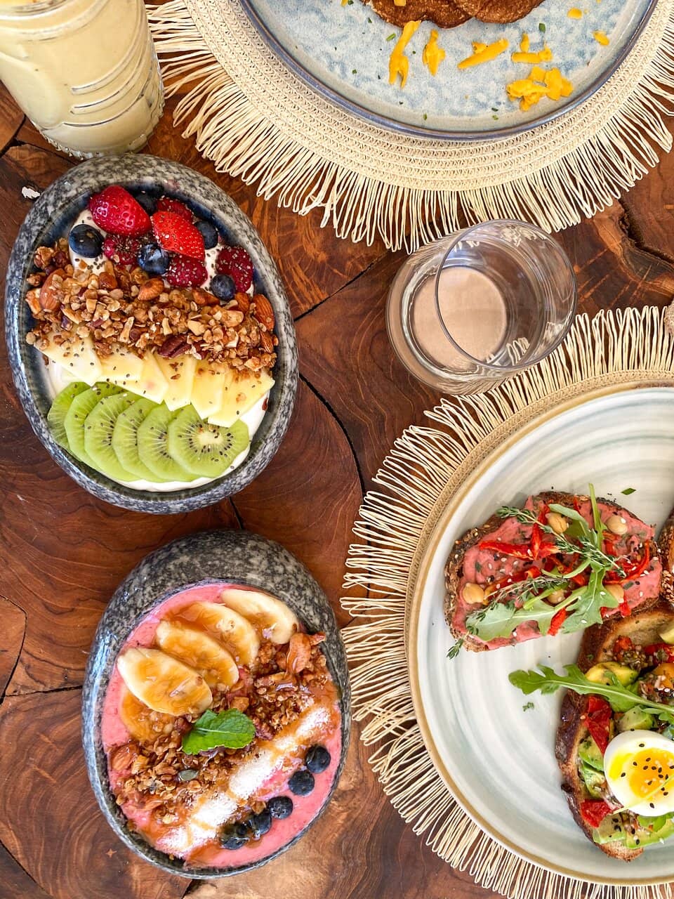 Delectable Smoothie Bowls & Breakfast