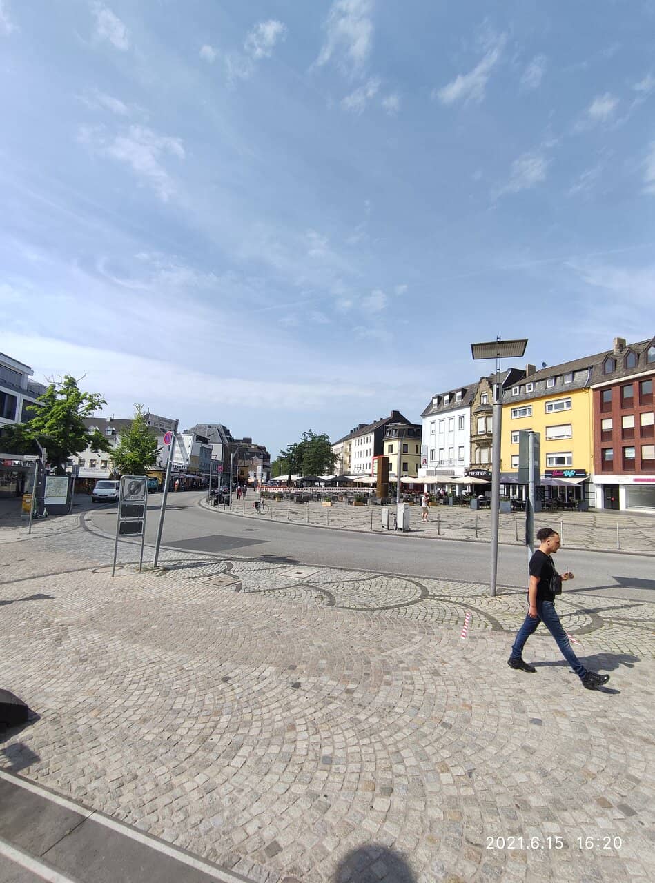 Local Cafes & Restaurants