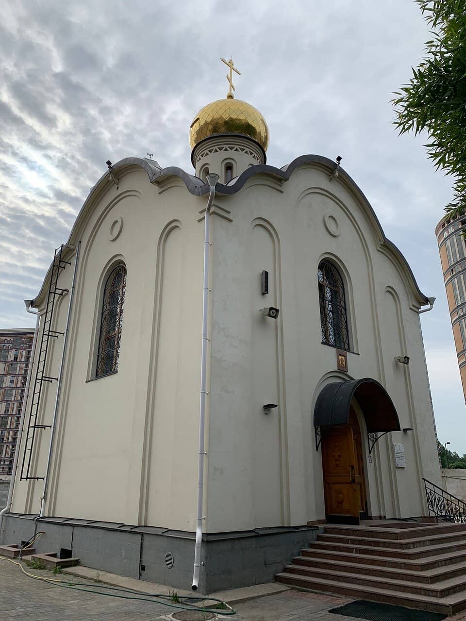Tranquil Mountain Setting