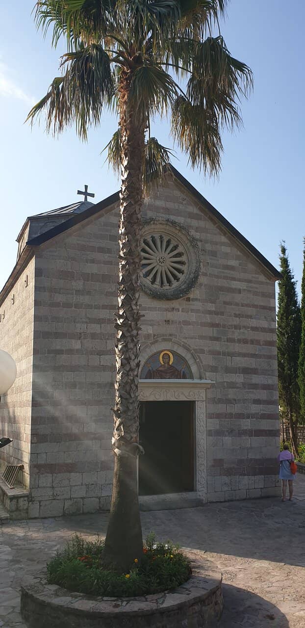 Panoramic Hillside Views