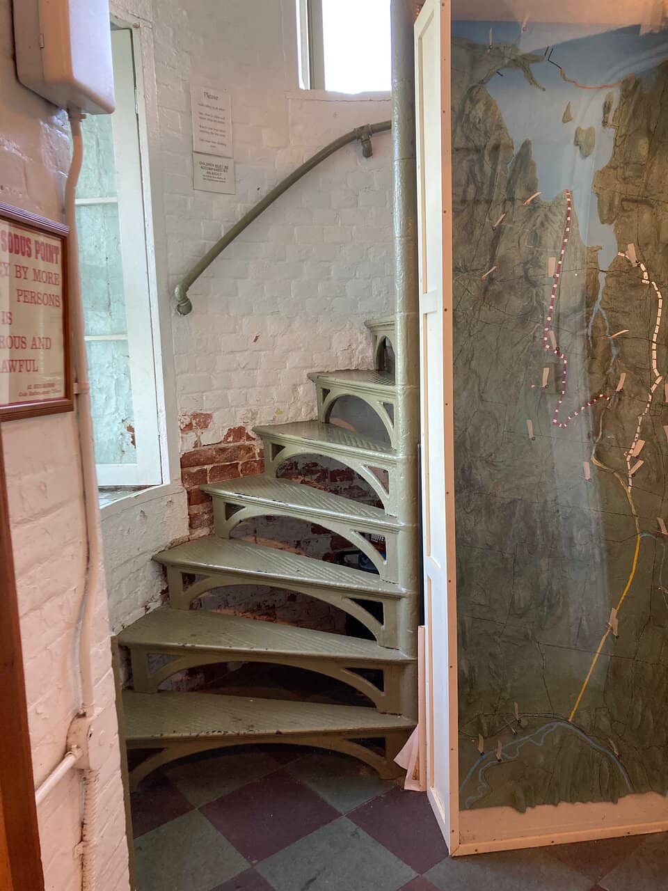 Chimney Bluffs State Park