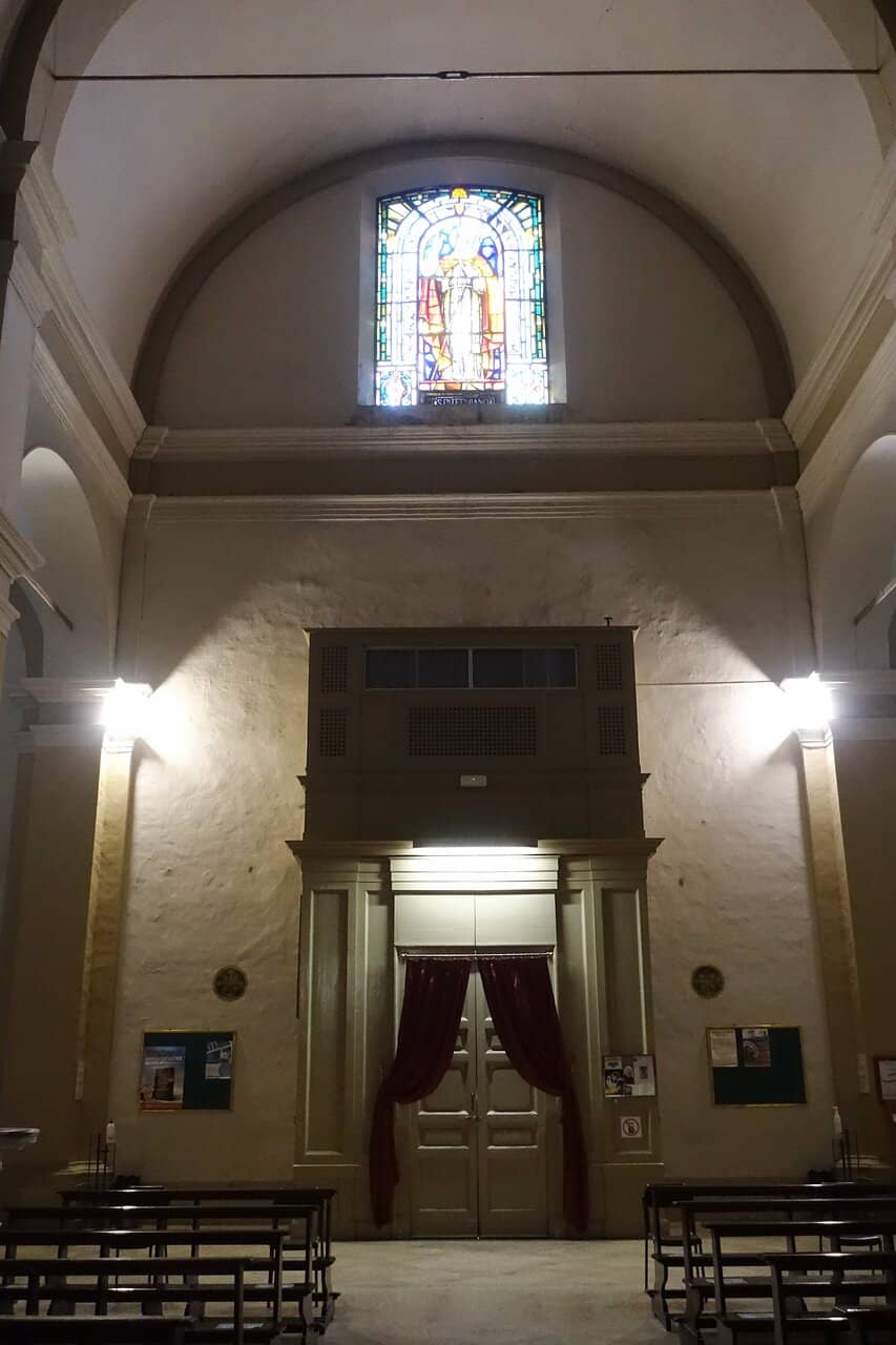 Contrasting Chapels
