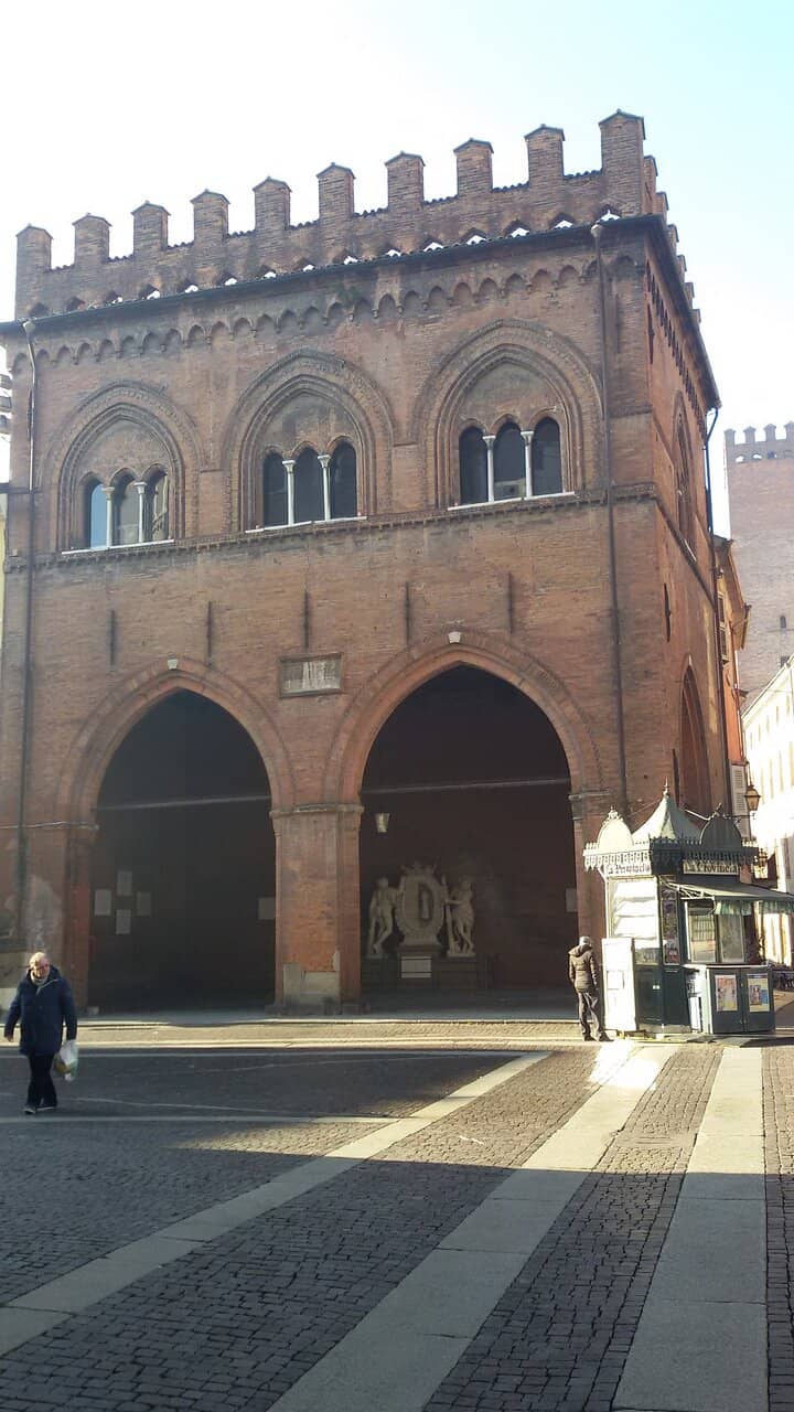 Proximity to Cremona Cathedral