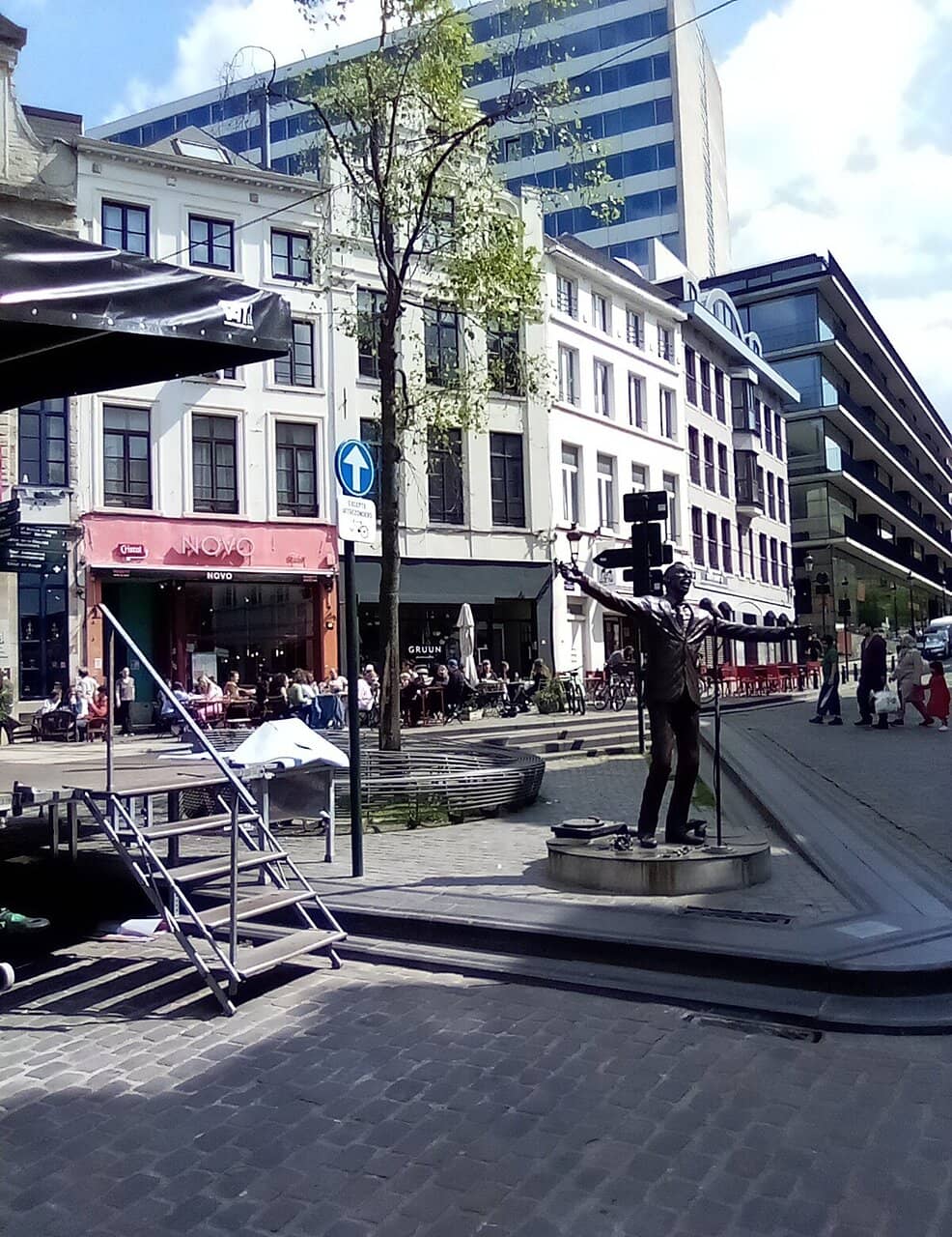 Jacques Brel Statue