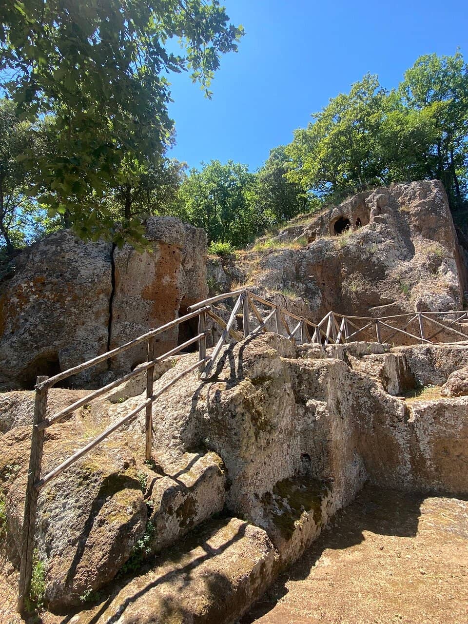 Tomba Pola