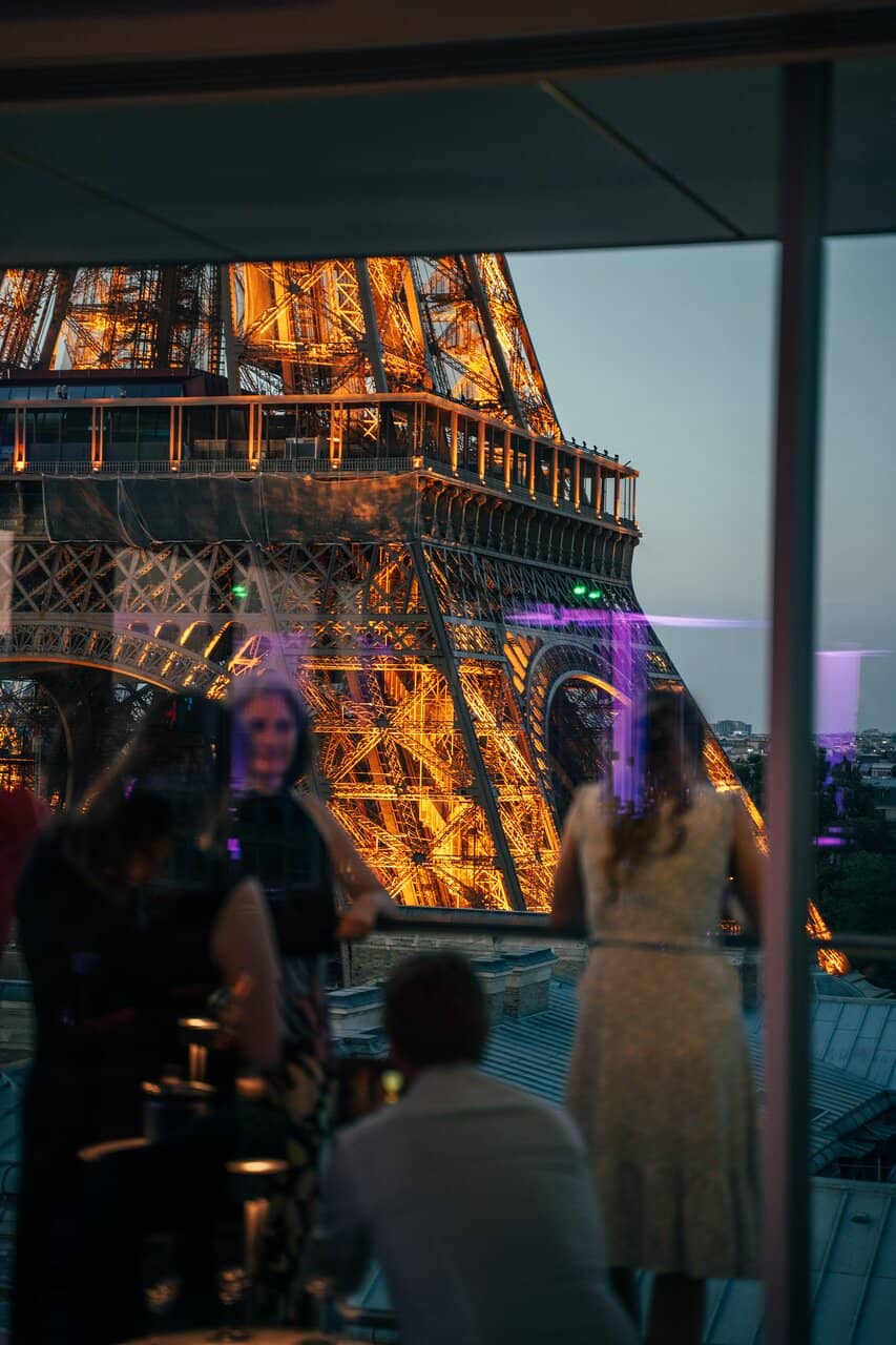 Chic Rooftop Ambiance