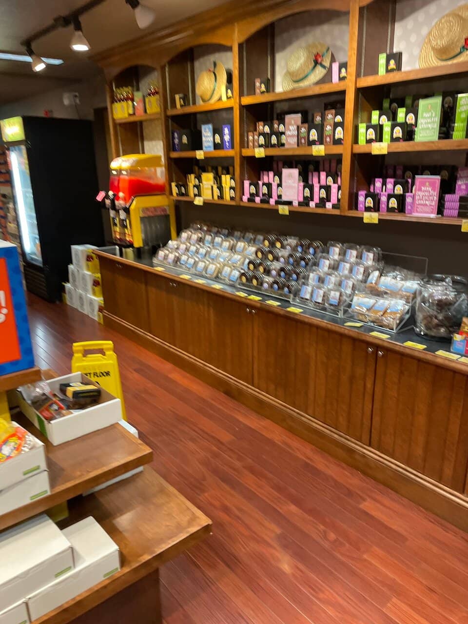 Local Boutiques & Souvenirs