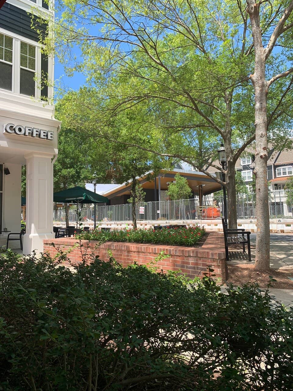 Diverse Shopping & Dining