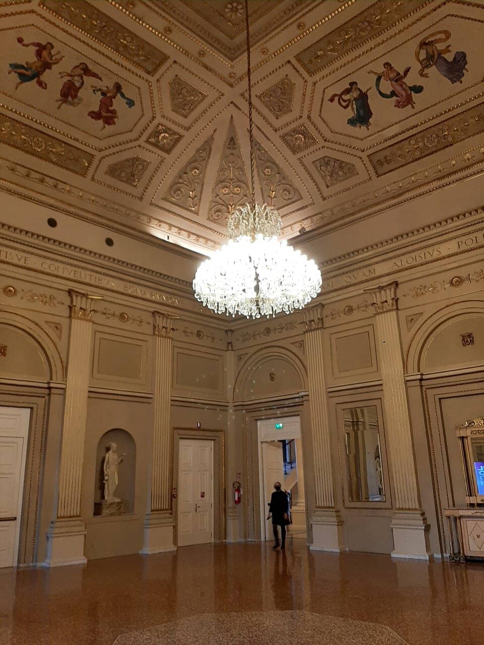 Piazza Cavour Setting