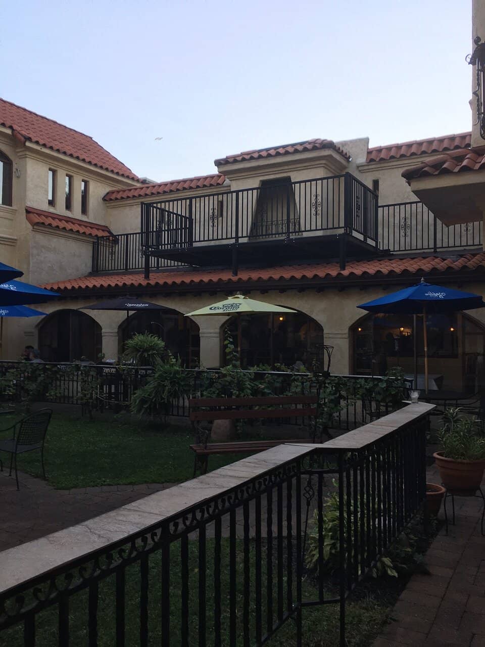 Charming Courtyard Dining
