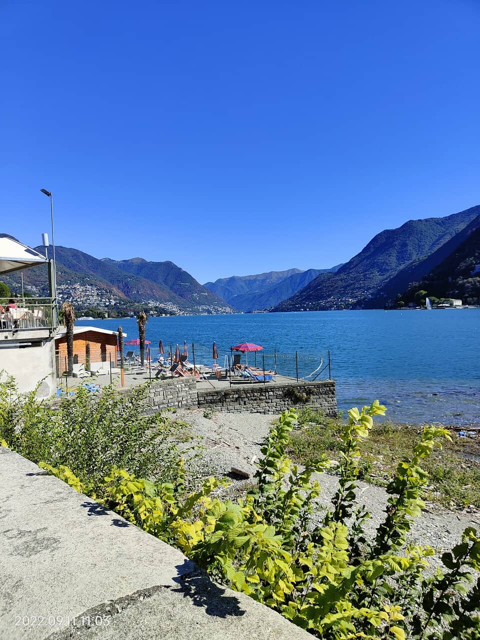 Lakeside Bar & Views