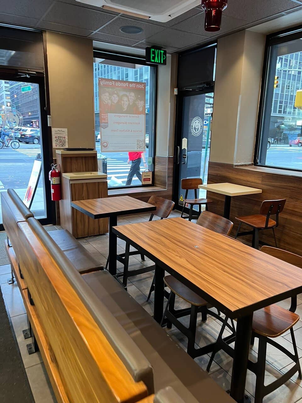 Quick & Clean Fast-Food Experience