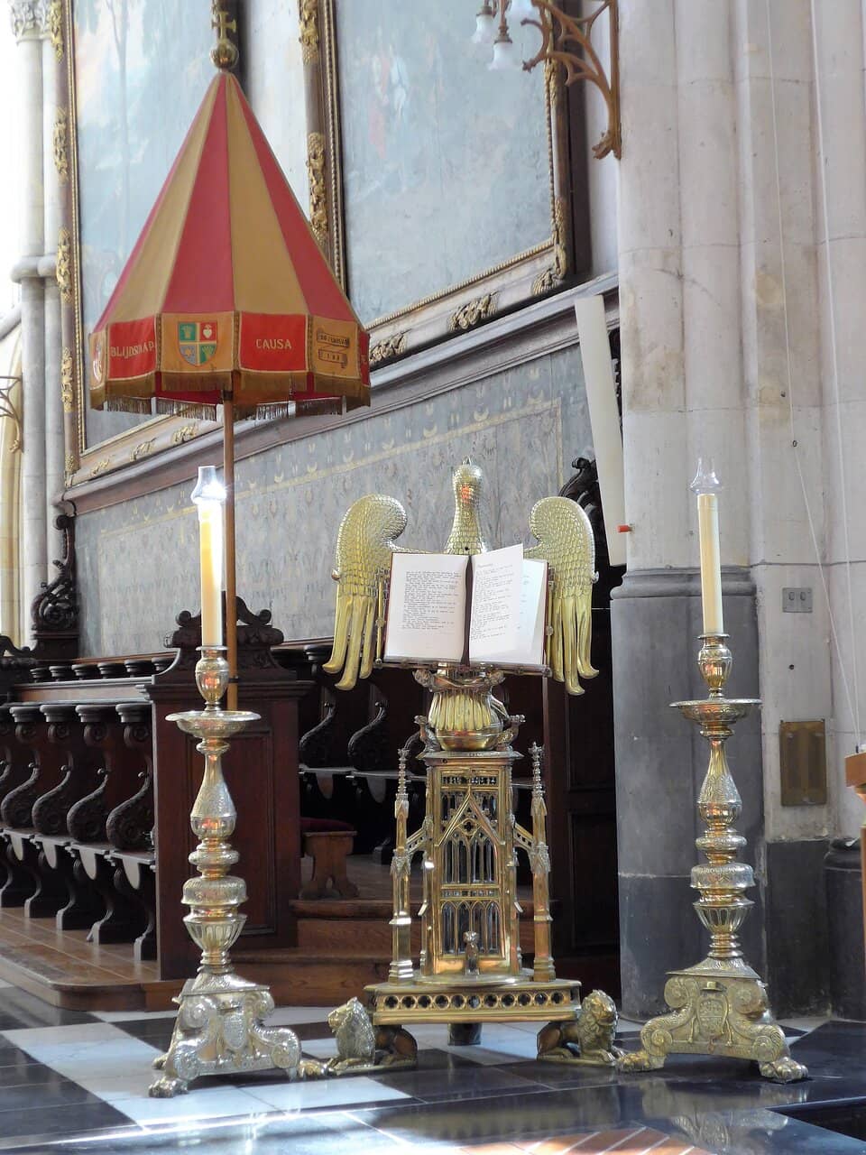 Sunday Antiques Market