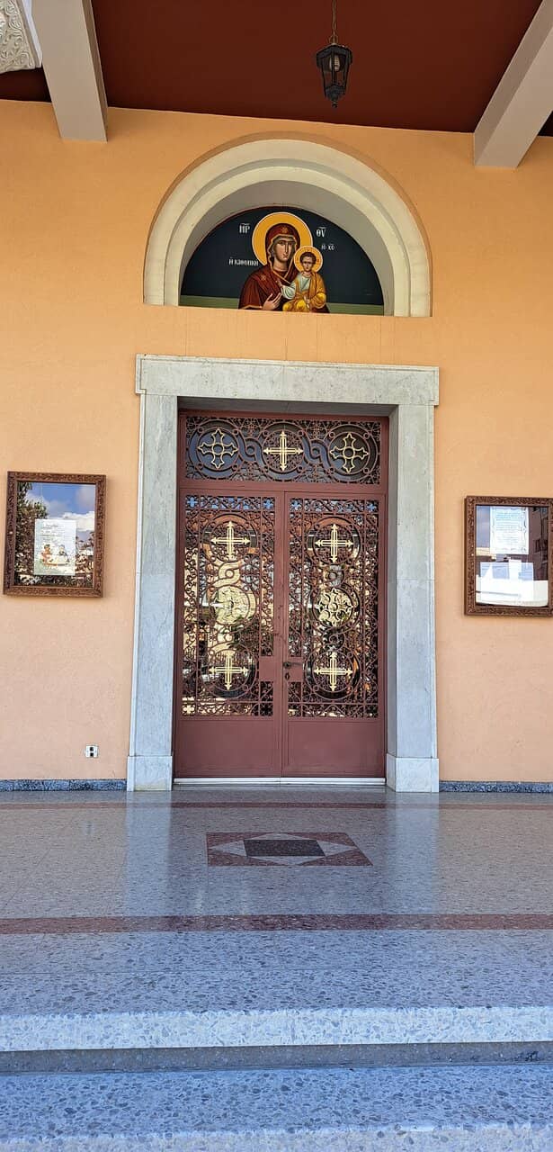 Striking Interior & Exterior