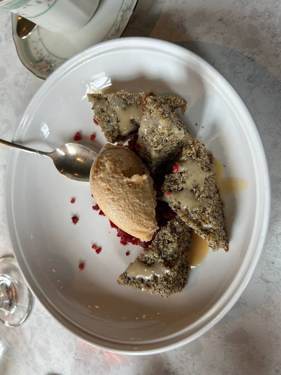 Romantic & Lively Ambiance