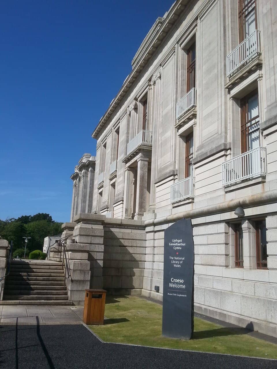 Cozy Reading & Work Spaces