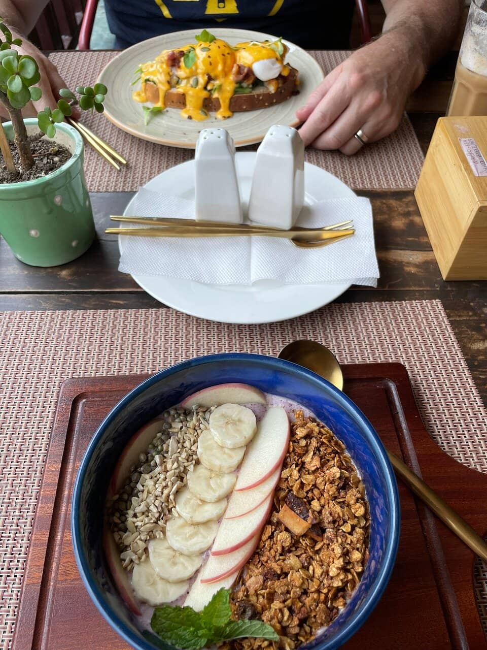 Peaceful Lakeside Ambiance