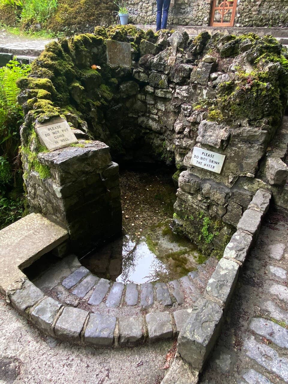 Statues and Reflection Areas