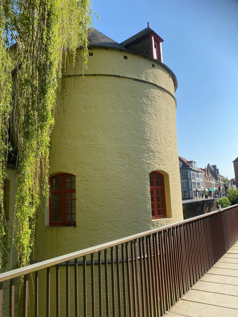 Surrounding Green Park