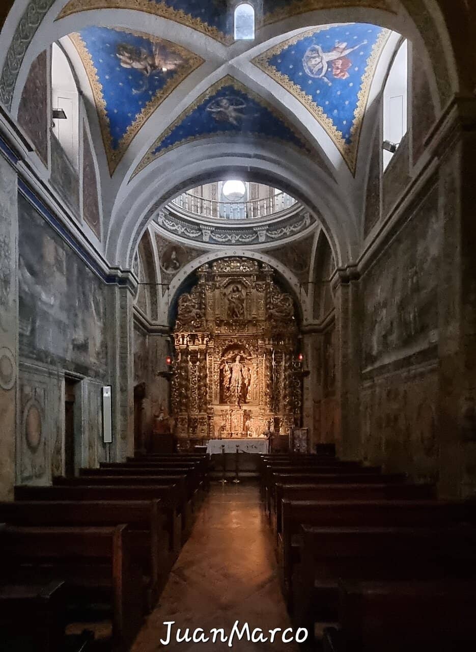 Intricate Artwork & Carvings